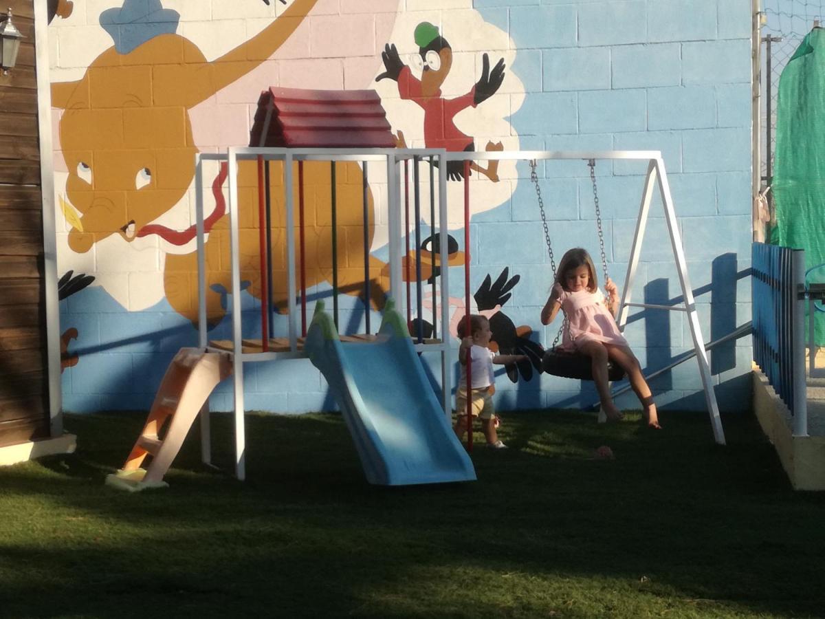 Bungalow Perotonar Ideal Para Familia Con Ninos La Puebla de Cazalla Exterior photo