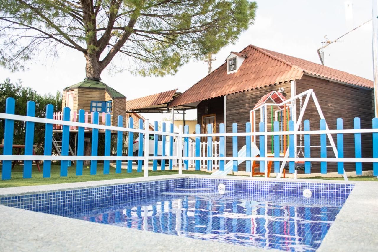Bungalow Perotonar Ideal Para Familia Con Ninos La Puebla de Cazalla Exterior photo
