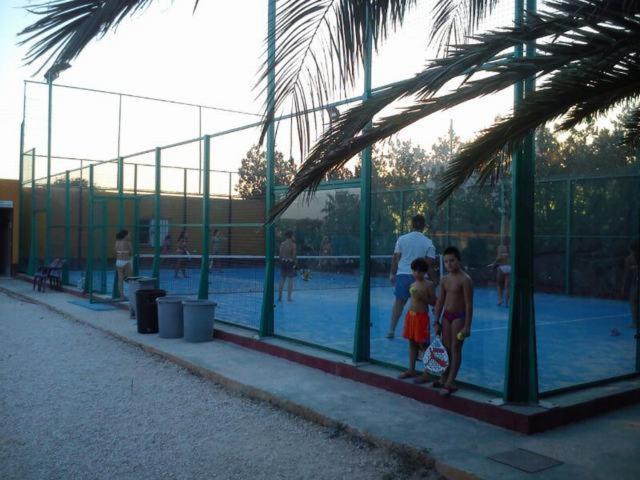 Bungalow Perotonar Ideal Para Familia Con Ninos La Puebla de Cazalla Exterior photo